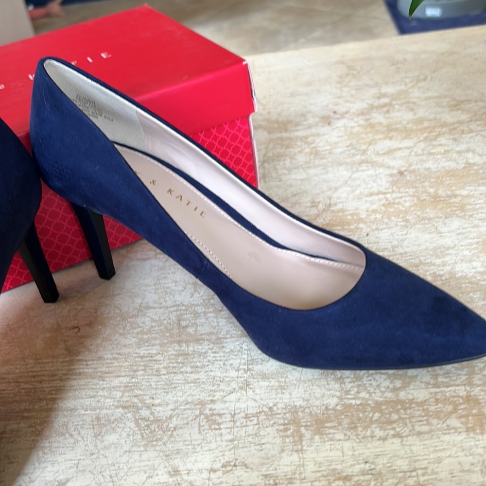 Shoes - Picture 2 of 6